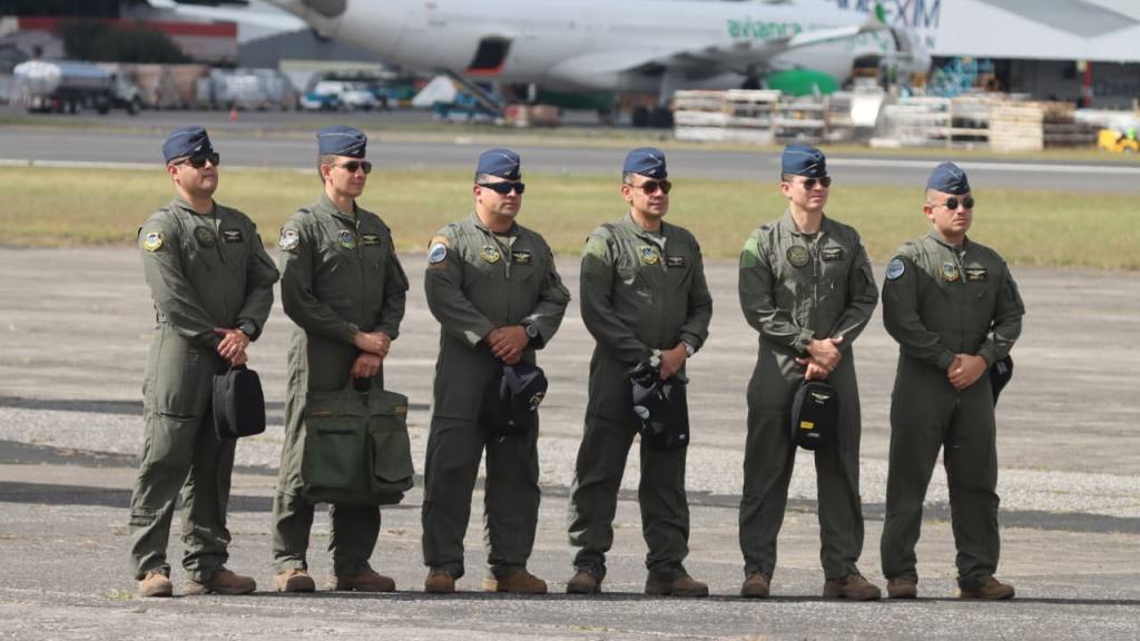 Fotos Guatemaltecos disfrutan espectáculo aéreo en la FAG | Álex Meoñó