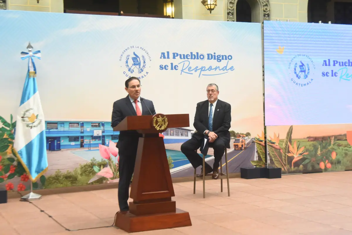 El ministro de Gobernación, Marco Antonio Villeda, y el presidente de la República, Bernardo Arévalo, en una conferencia el 26 de noviembre de 2025 en el Palacio Nacional., Omar Solís/Emisoras Unidas