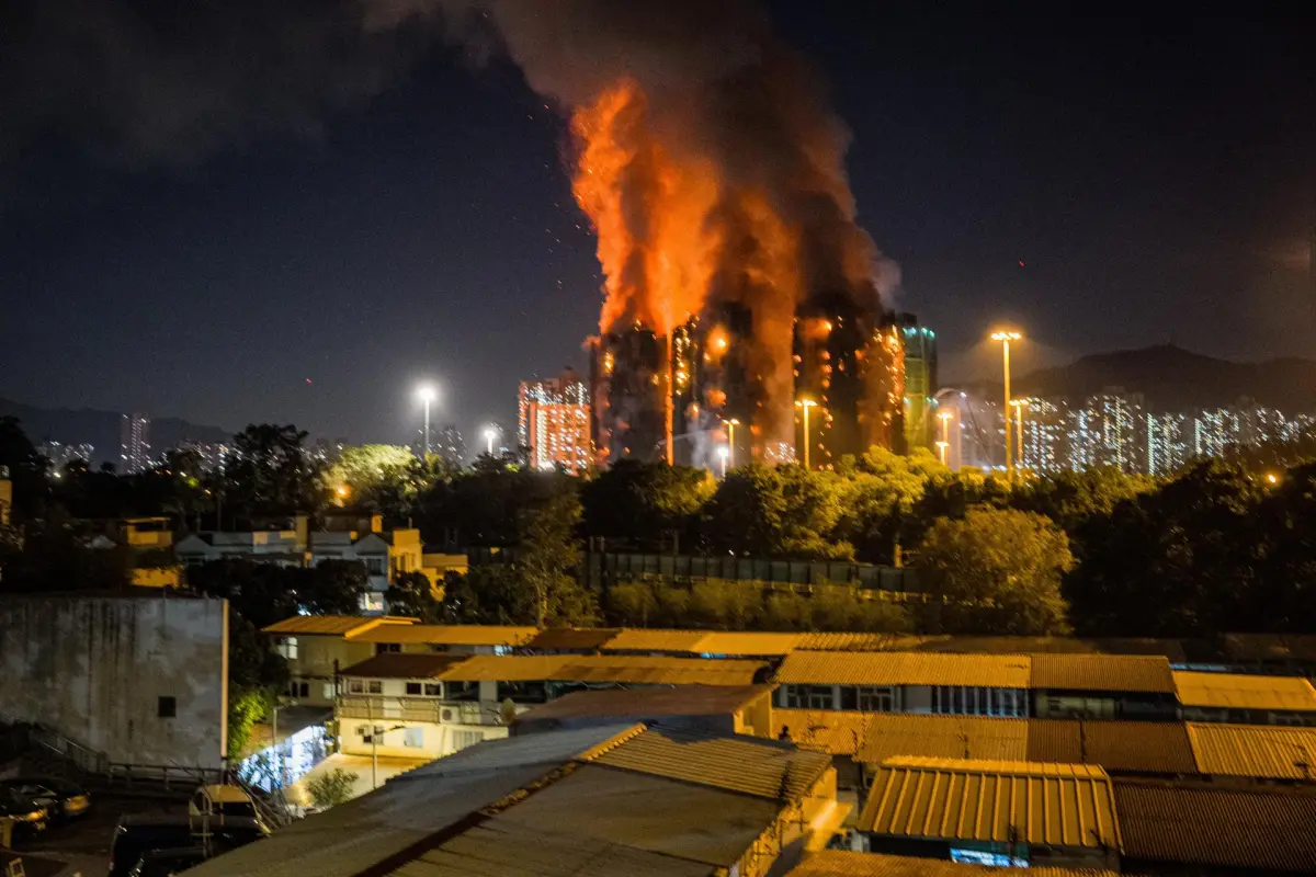 Incendio de varios bloques de viviendas en Hong Kong, EFE