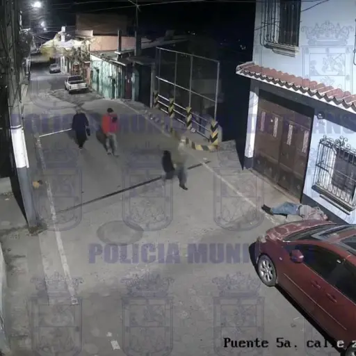 PMT de Ciudad Vieja difunde video que exhibe el método de una peligrosa banda nocturna. ,Captura de pantalla video Facebook.