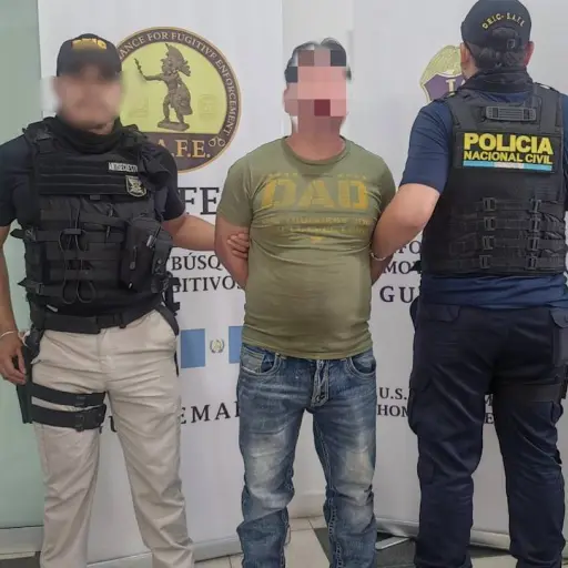 Cuatro guatemaltecos retornados fueron detenidos el jueves 27 de noviembre de 2025. ,PNC