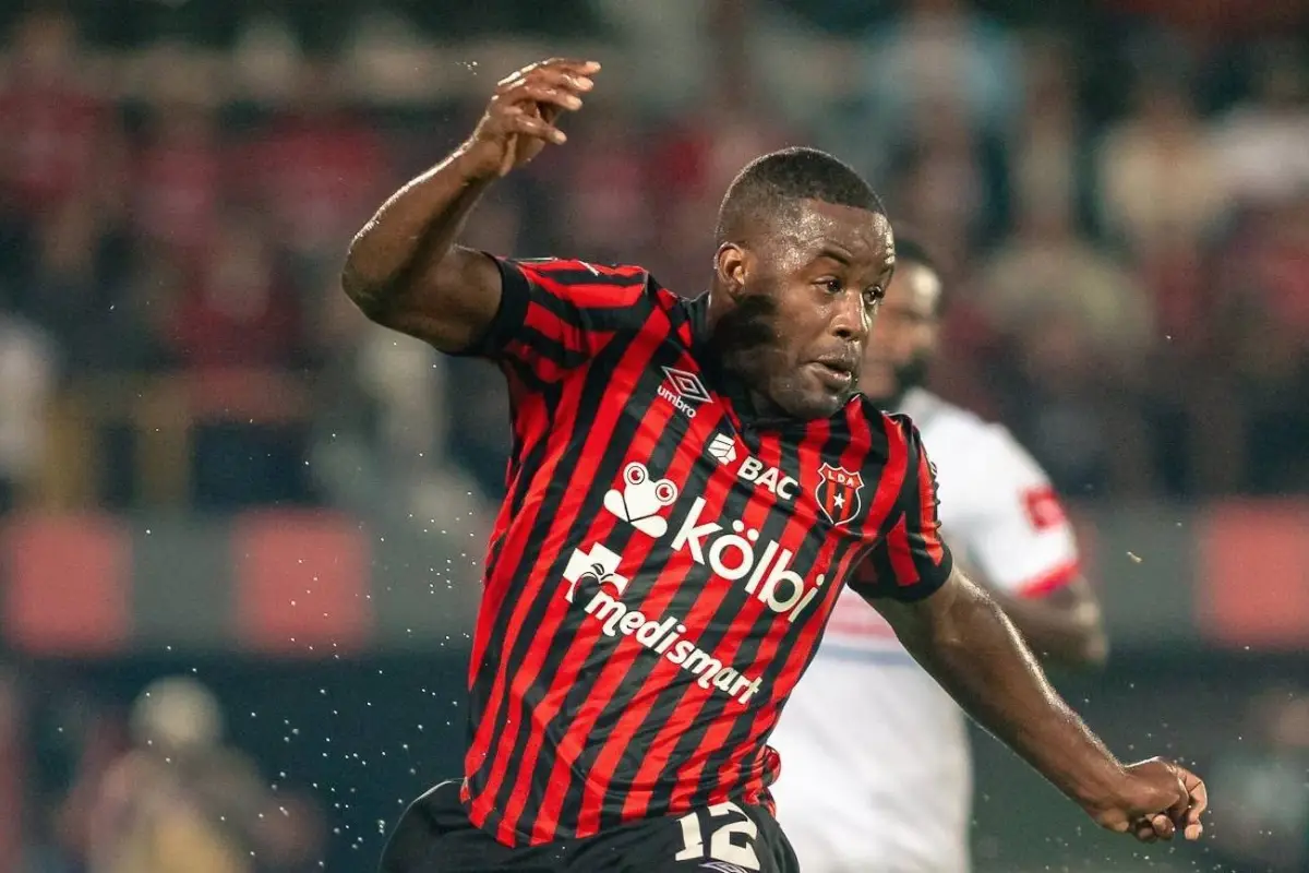 Joel Campbell tras fallar su penal., Redes sociales.