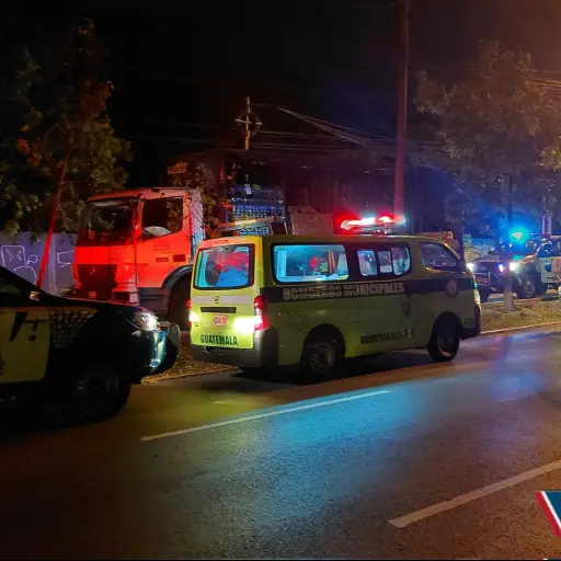 El hecho ocurrió en la zona 13, con dirección al aeropuerto La Aurora. ,Bomberos Municipales