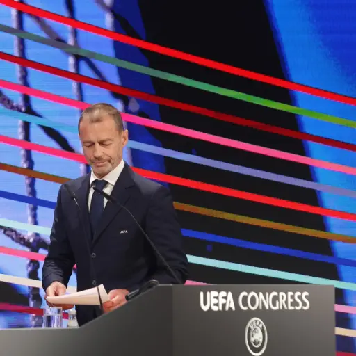 Fotografía de Andrej Cukic, en la que puede verse en una imagen de archivo del  3 de abril de 2025 al presidente de la UEFA, Aleksander Ceferin , EFE
