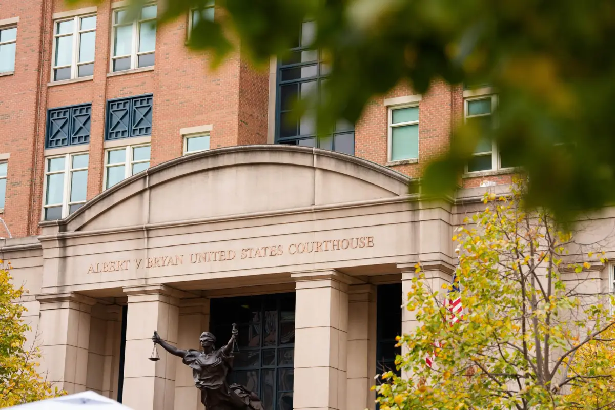 Tribunal federal de EE. UU. desestima caso contra exdirector del FBI, EFE