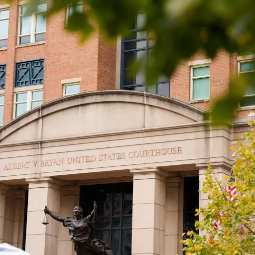 Tribunal federal de EE. UU. desestima caso contra exdirector del FBI ,EFE