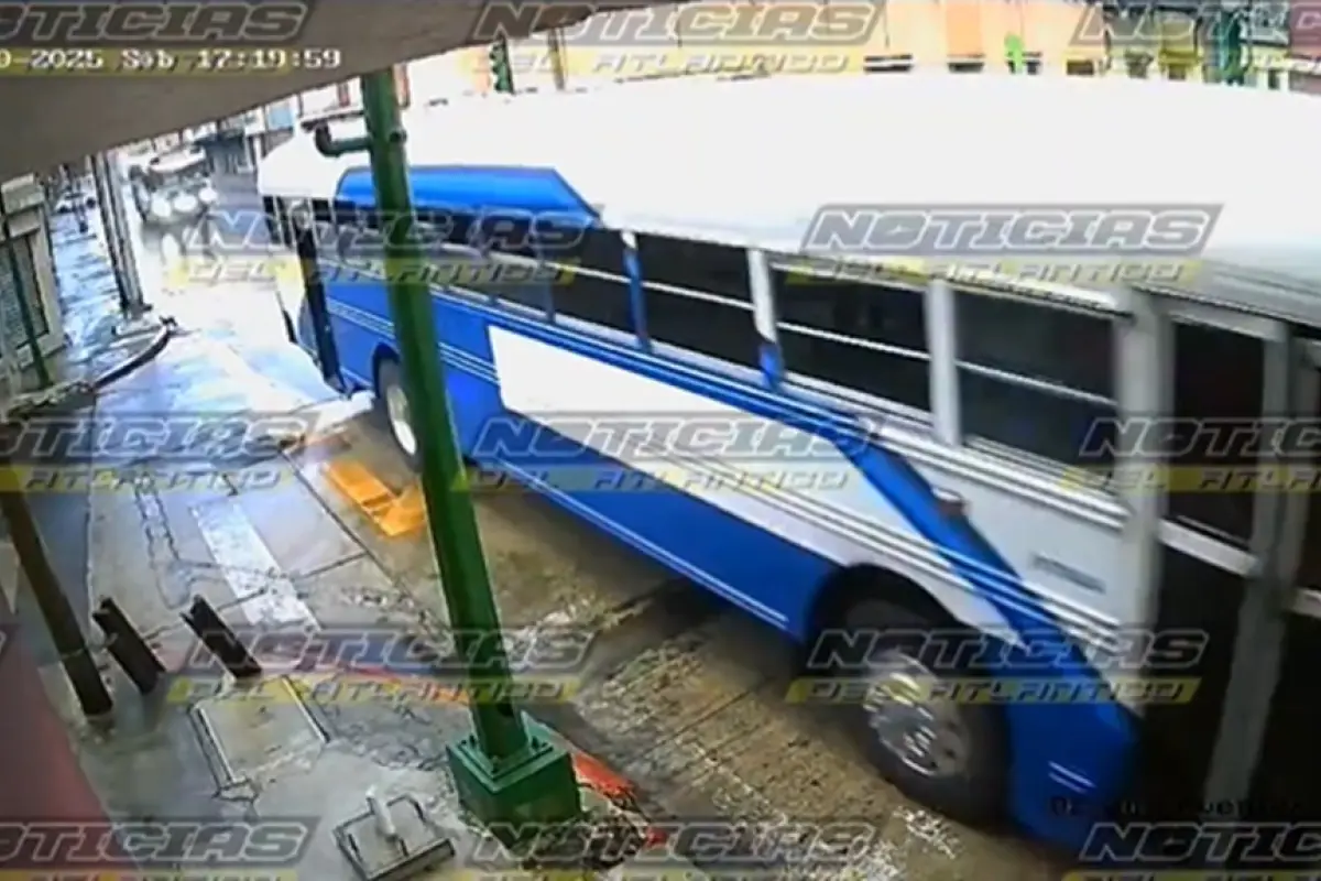 Accidente de motorista en zona 1., Captura de pantalla video X.