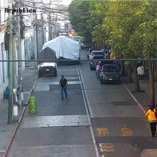 Un grupo de salubristas manifiesta frente al Congreso. ,Municipalidad de Guatemala