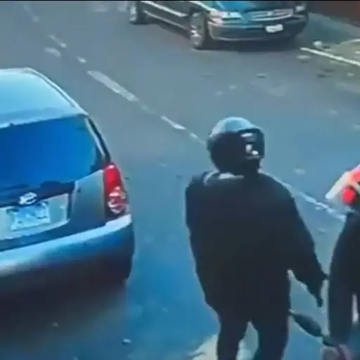 Asalto de motoladrones en Mixco.  ,Captura de pantalla video X.