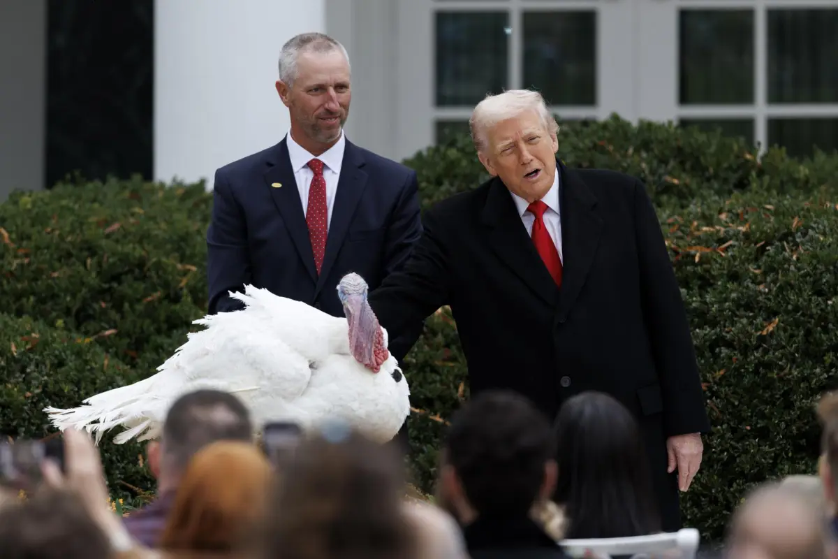 Trump indulta dos pavos por el Día de Acción de Gracias, EFE