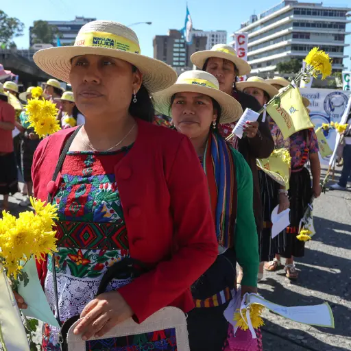 Mujeres participan en la manifestación por el Día Internacional de la Eliminación de la Violencia contra la Mujer este martes, en Ciudad de Guatemala (Guatemala) , EFE/ Mariano Macz