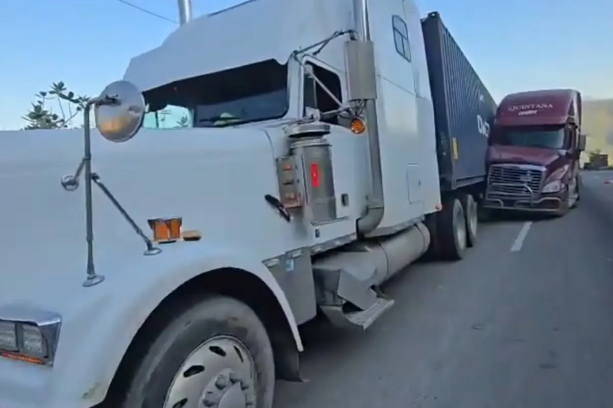 Las autoridades no reportaron heridos en el accidente., PROVIAL.