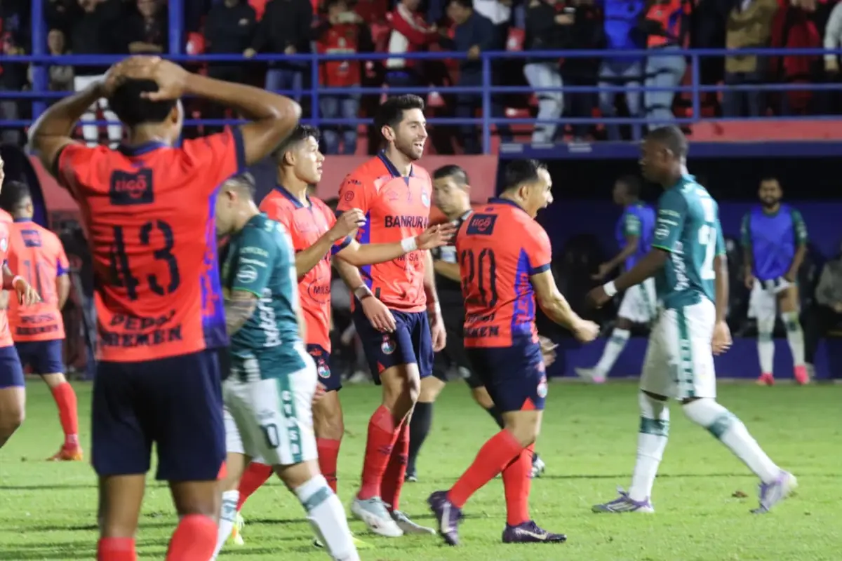 Celebración de César Archila ante Antigua GFC - Alex Meoño