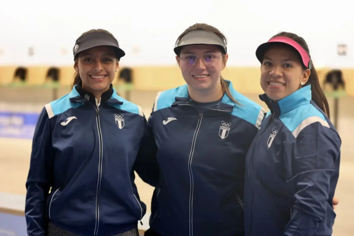 Guatemala celebró su primera medalla en los Bolivarianos 2025 con el oro del equipo femenino de Rifle Aire 10 m, integrado por Polymaria Velásquez, Ingrid Vela y Gloria Rivas. - ACD