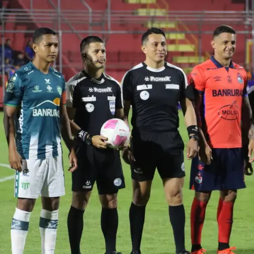 José Ardón es capitán de Antigua G. F. C. y fue insultado por la afición de Municipal 