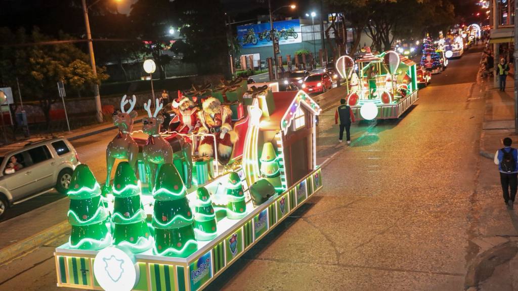 El desfile navideño de la Municipalidad de Guatemala recorrió varias calles el lunes 17 de noviembre. | Municipalidad de Guatemala