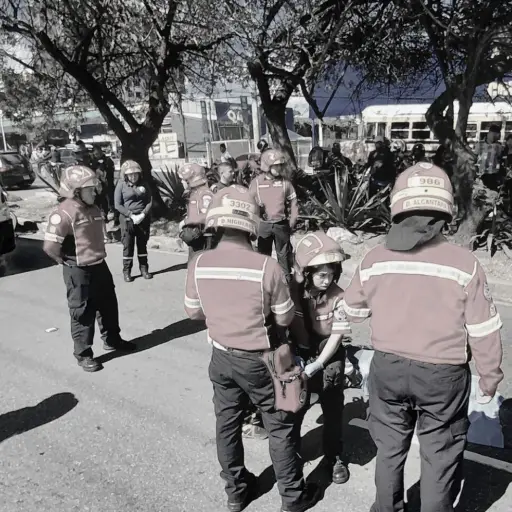 El accidente ocupa al menos dos carriles con dirección al occidente. ,Bomberos Municipales. 