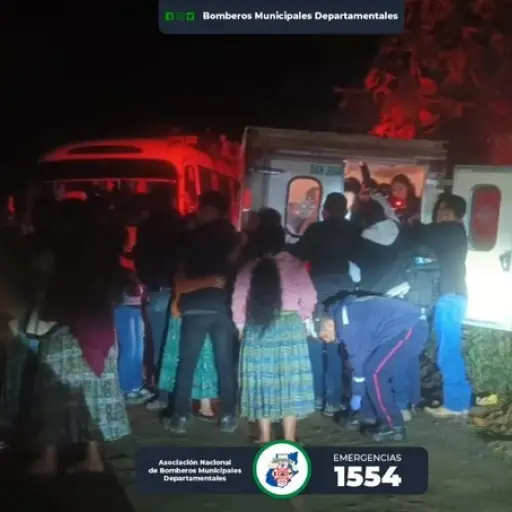 Los menores con síntomas de intoxicación fueron atendidos en un centro asistencial de Alta Verapaz. ,Bomberos Municipales Departamentales