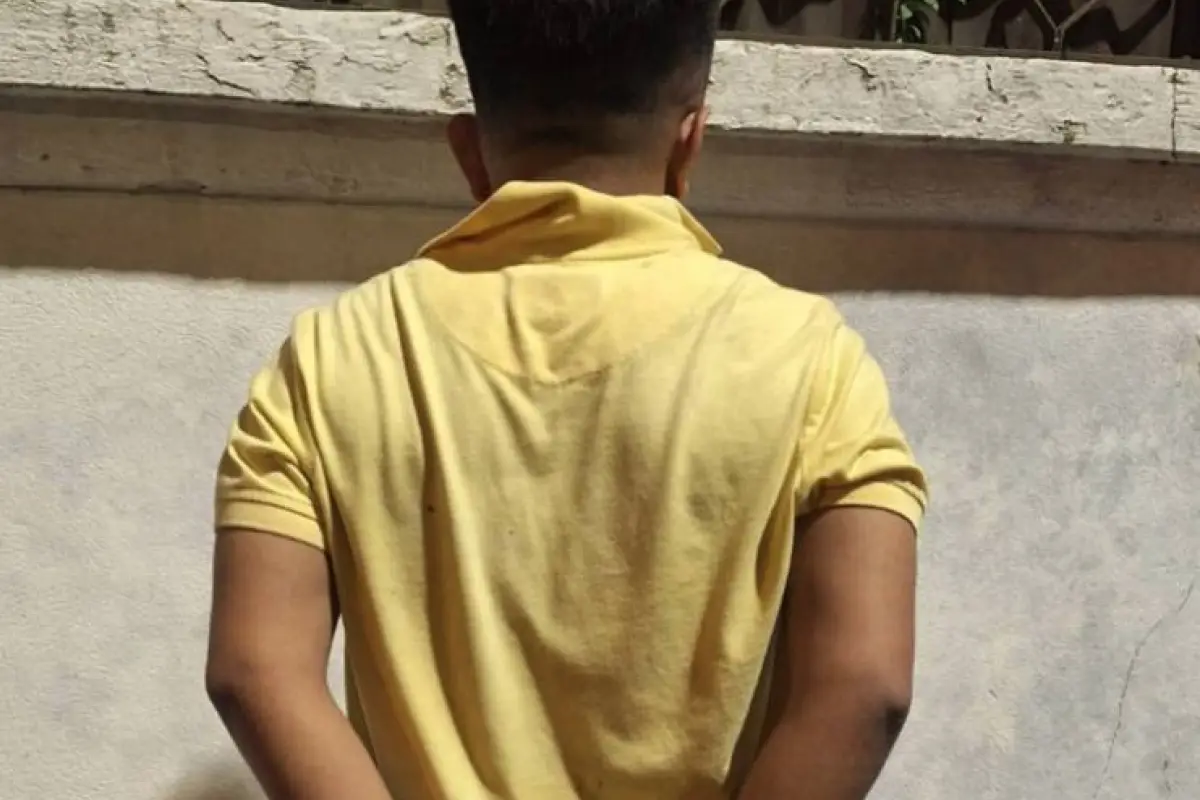 Uno de los presuntos extorsionistas detenido en la zona 18., PNC