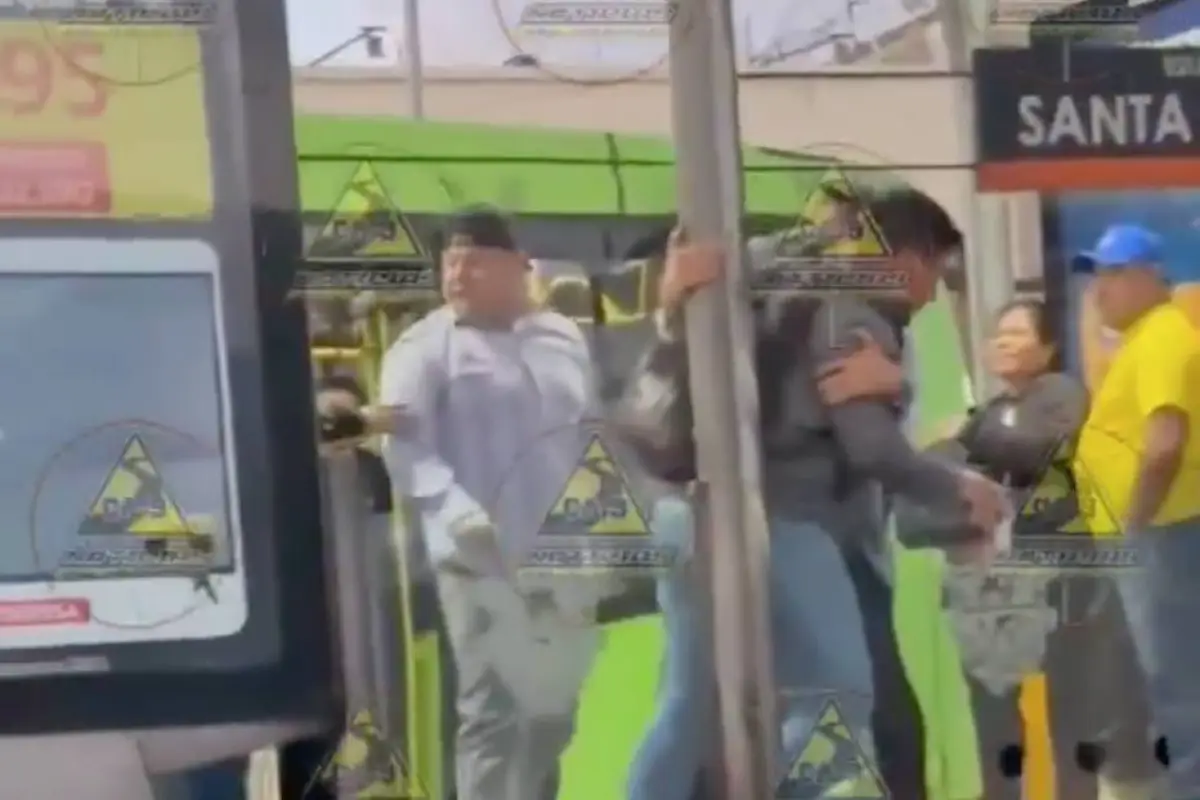 Pelea en estación del Transmetro., Captura de pantalla video X.