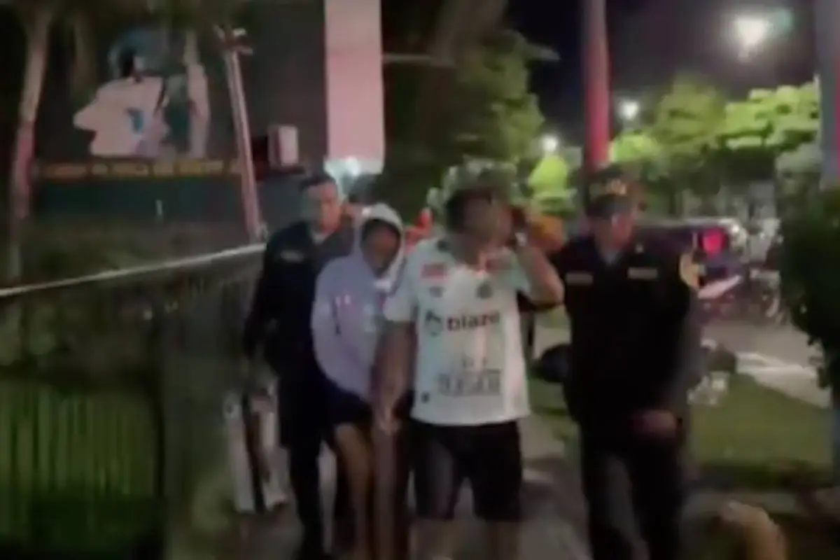 Pareja detenida., Captura de pantalla video X.