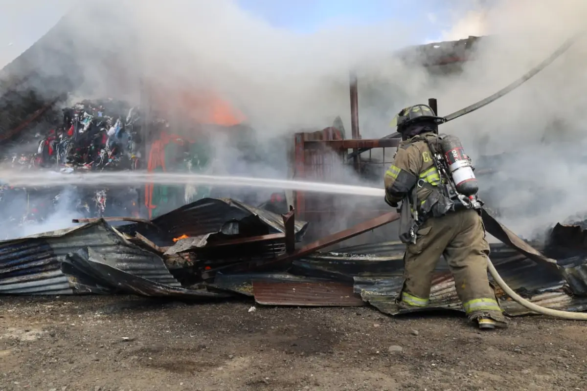 incendio en colonia El Incienso, zona 7