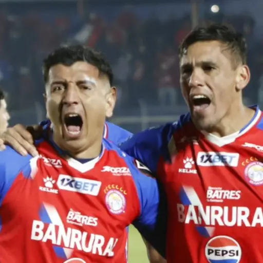 El Xelajú le ganó el partido a Cobán Imperial y sigue con vida en el Apertura 2025. 