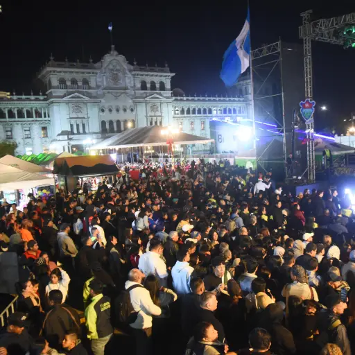 Cientos de familias asistieron a presenciar la inauguración del Festival Navideño ,Foto Omar Solís