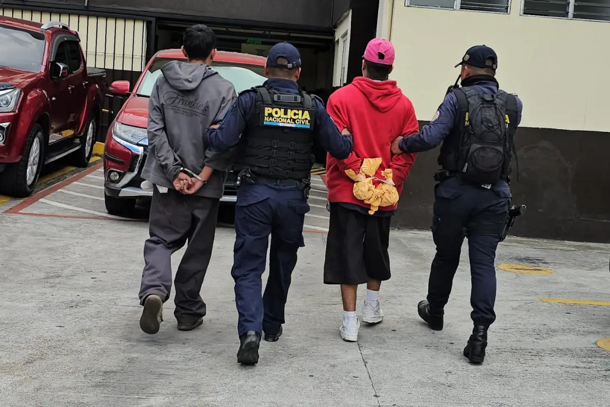 Los dos detenidos son supuestos responsables del asesinato de mujer en la Carolingia, Mixco., PNC