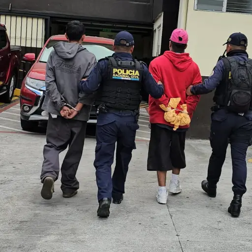 Los dos detenidos son supuestos responsables del asesinato de mujer en la Carolingia, Mixco. ,PNC