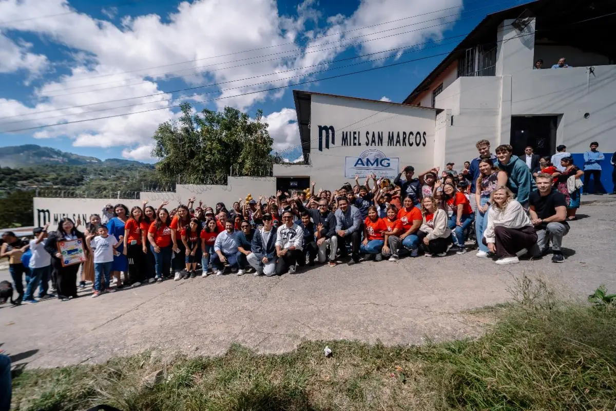 Miel San Marcos inaugura escuela , Cortesía