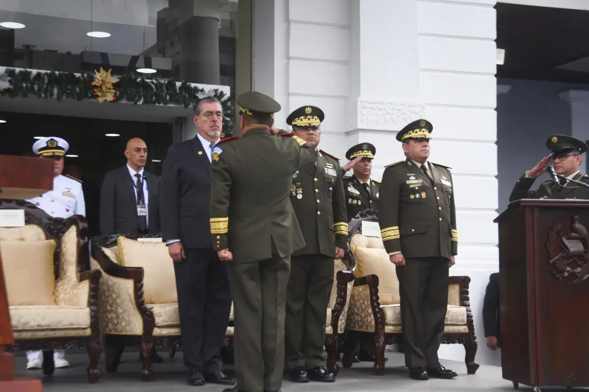 El presidente Bernardo Arévalo participó en el acto de ascensos de cuatro coroneles del Ejército., Omar Solís/Emisoras Unidas