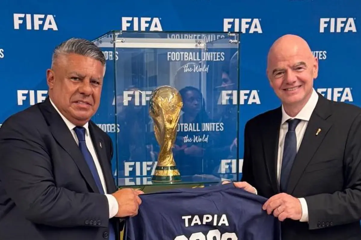 Claudio Tapia junto a Gianni Infantino - X @tapiachiqui