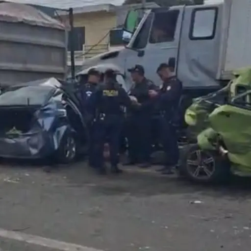 Los cuerpos de rescate reportaron al menos tres personas heridas tras la colisión. ,Bomberos Municipales Departamentales. 