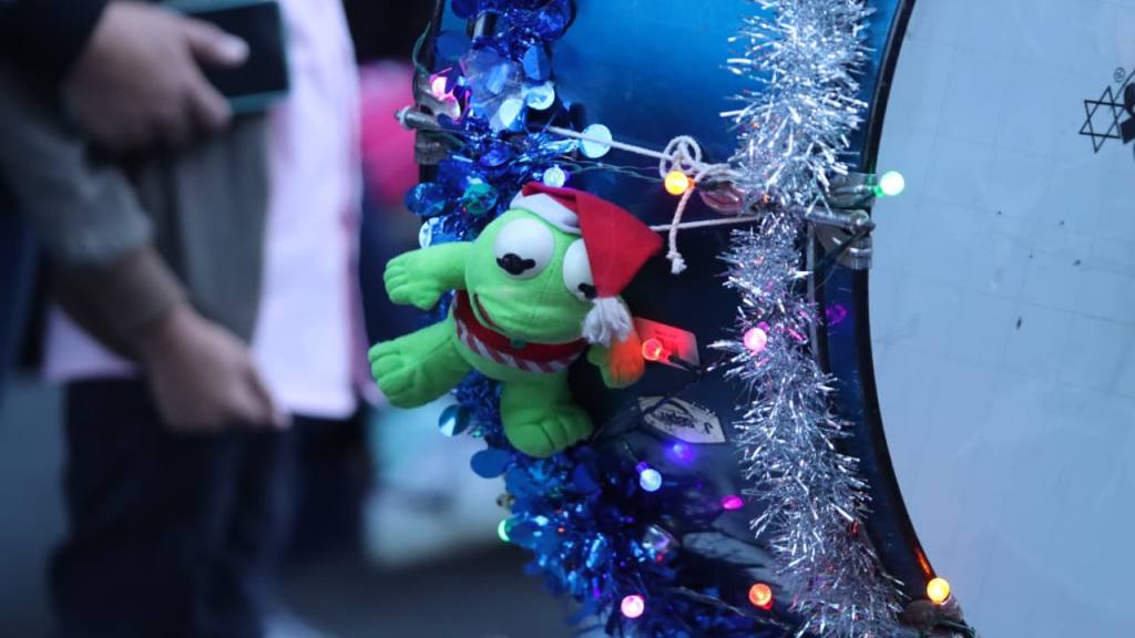 Desfile navideño de bandas deslumbra en el centro histórico | Álex Meoño