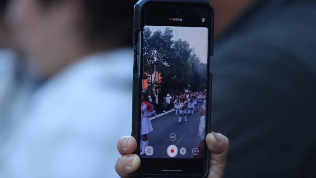 Desfile navideño de bandas deslumbra en el centro histórico | Álex Meoño