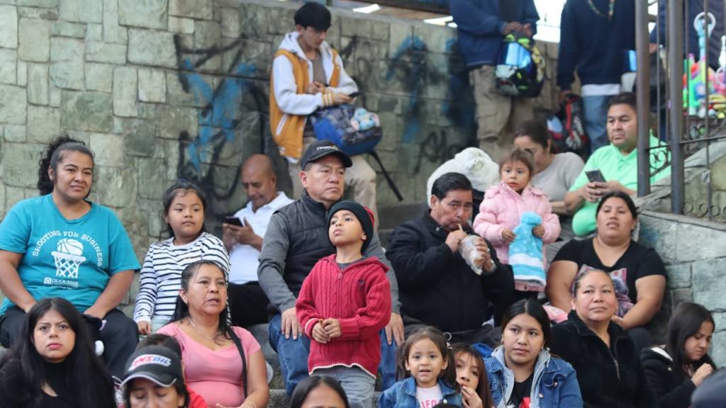 Desfile navideño de bandas deslumbra en el centro histórico | Álex Meoño