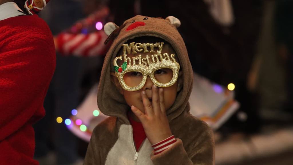 Desfile navideño de bandas deslumbra en el centro histórico | Álex Meoño