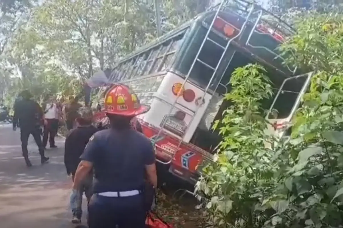 La unidad quedó empotrada a un costado de la carretera que va de Quetzaltenango hacia Colomba Costa Cuca., Medios locales