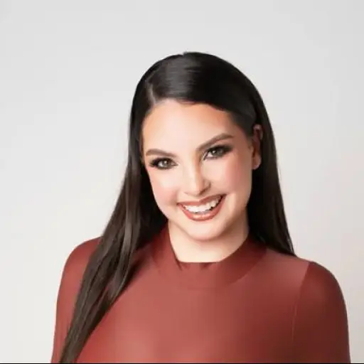 Deanna Melillo ,Instagram