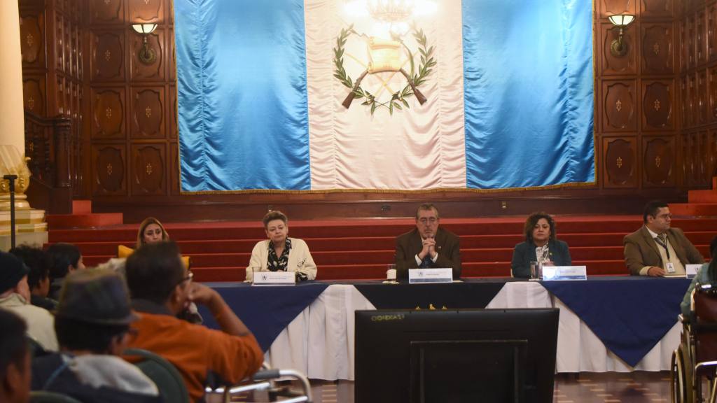 Sosep entrega prótesis, órtesis y aparatos auditivos a guatemaltecos | Omar Solís/EU