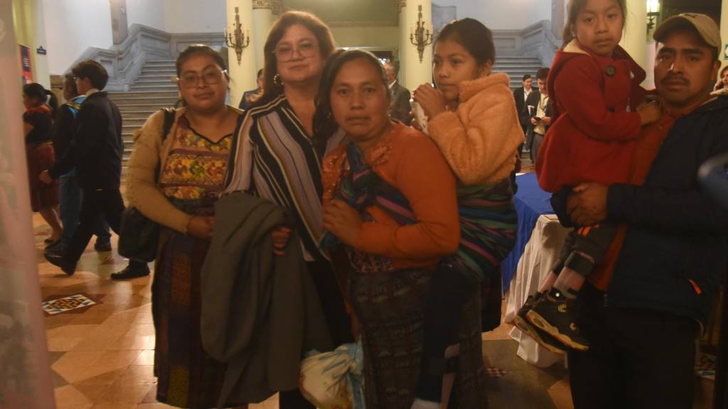 Sosep entrega prótesis, órtesis y aparatos auditivos a guatemaltecos | Omar Solís/EU