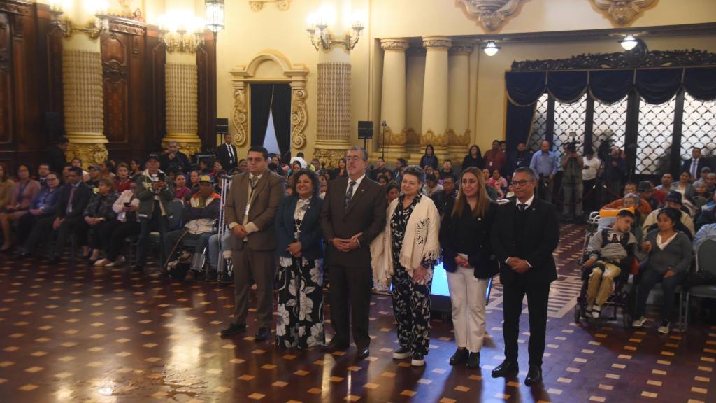 Sosep entrega prótesis, órtesis y aparatos auditivos a guatemaltecos | Omar Solís/EU