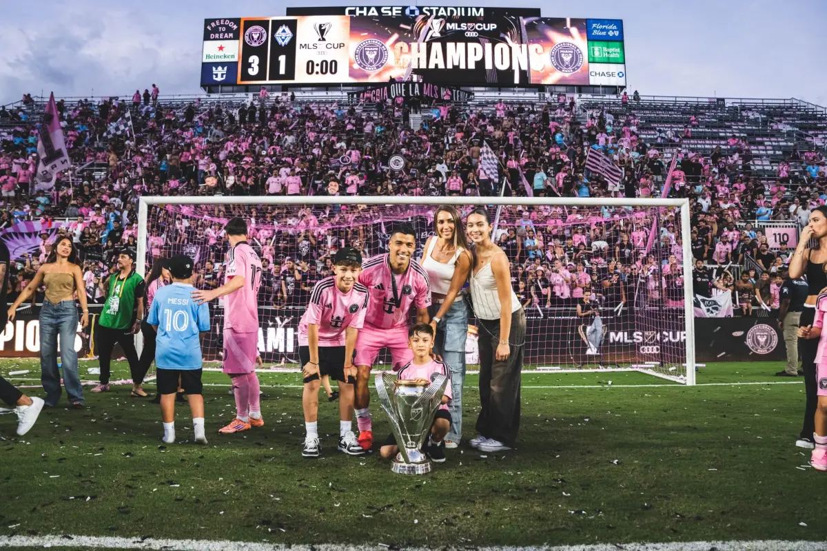 Luis Suárez celebra el título de la MLS junto a su familia - X @LuisSuarez9