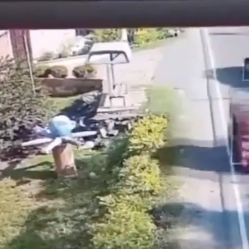 Motoristas accidentados en Tiquisate.  ,Capturan de pantalla video de X.