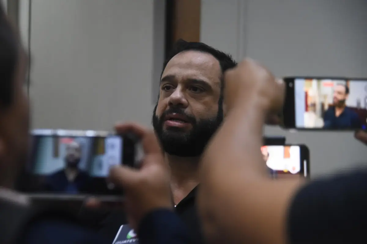 El exministro de Comunicaciones, José Luis Benito, en la Torre de Tribunales tras finalizar una audiencia el miércoles 17 de diciembre de 2025., Omar Solís/Emisoras Unidas