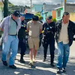 Los tres presuntos sicarios fueron detenidos en la zona 4 de Villa Nueva. ,PNC de Guatemala.