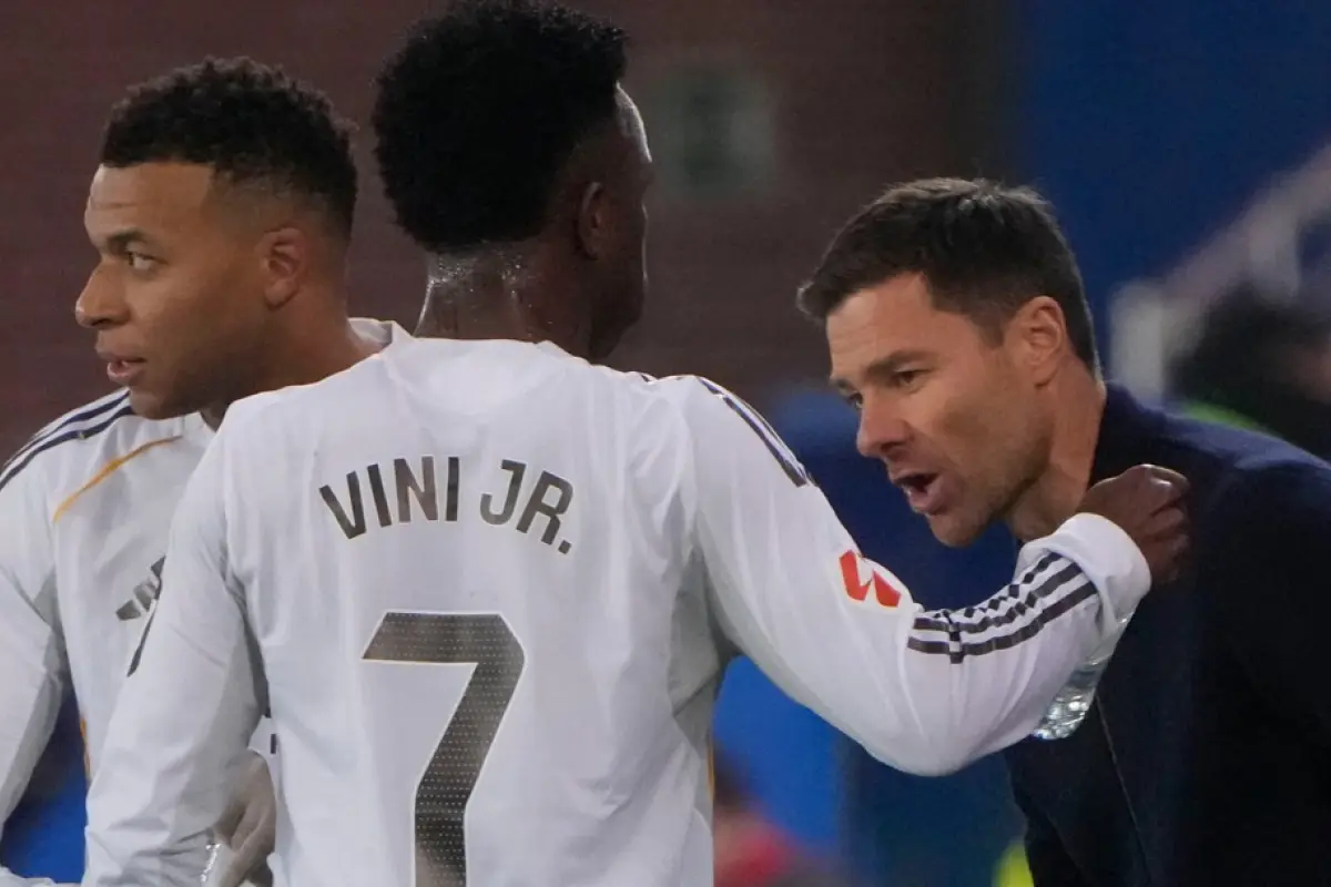 Xabi Alonso guio al Real Madrid a una victoria ante Alavés