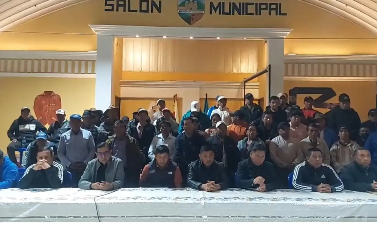 Medios locales emitieron la conferencia de prensa desde el Salón Municipal de Nahualá., Captura de pantalla.