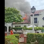 Incendio consume oficinas en parque central de Retalhuleut